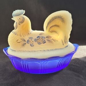 Fenton Vintage Rooster On Nest RARE